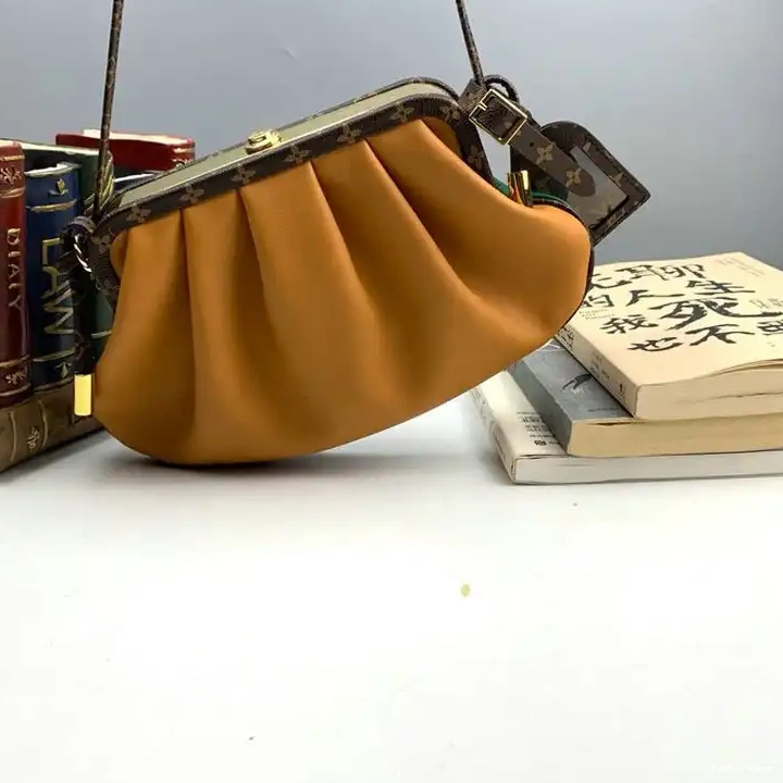 Fashionrepsfam ru 20B570263 LV Bags 0808